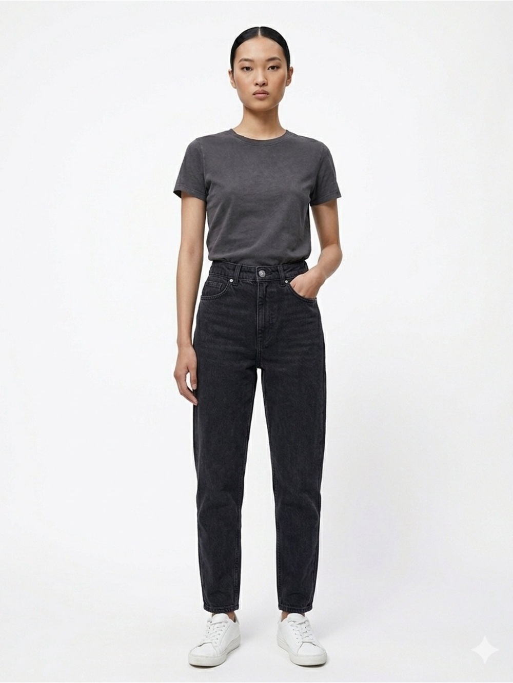 Zara High-Waisted Mom/Straight Leg Jeans in Faded Black